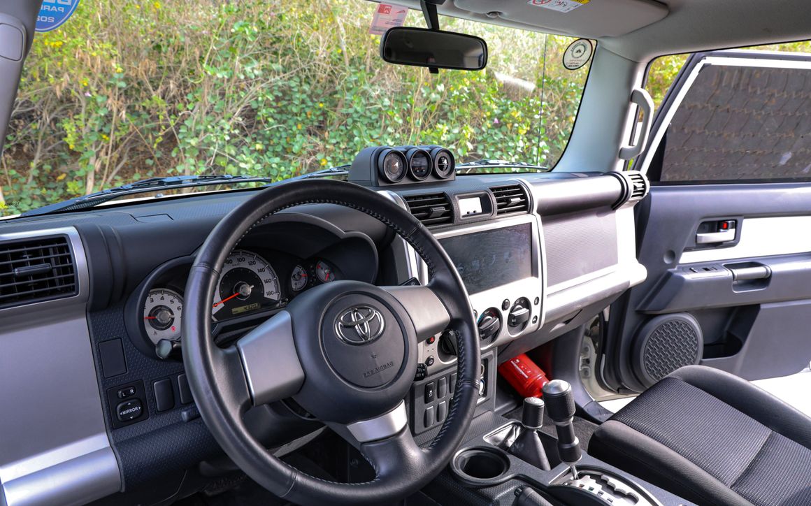 Toyota FJ Cruiser - image 12