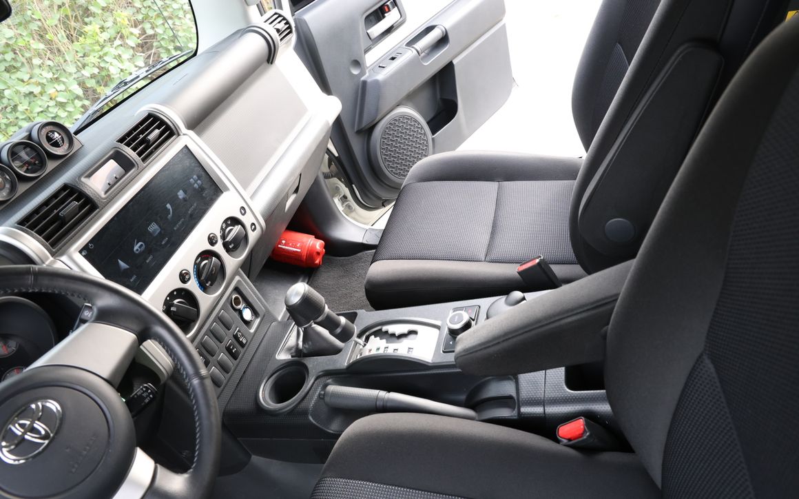 Toyota FJ Cruiser - image 13
