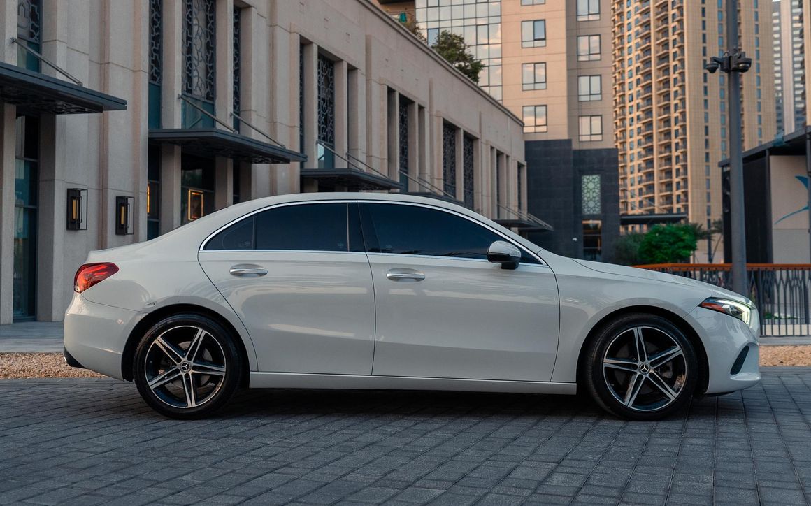 MERCEDES A220 - image 2
