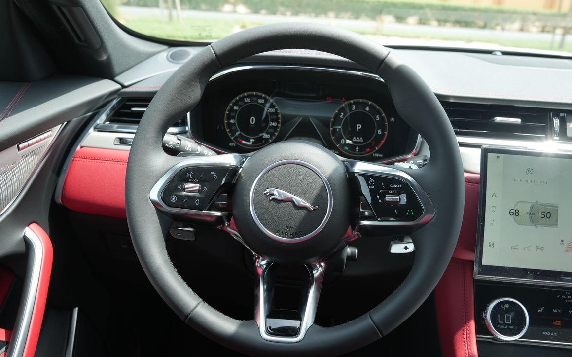 JAGUAR F-PACE - image 8