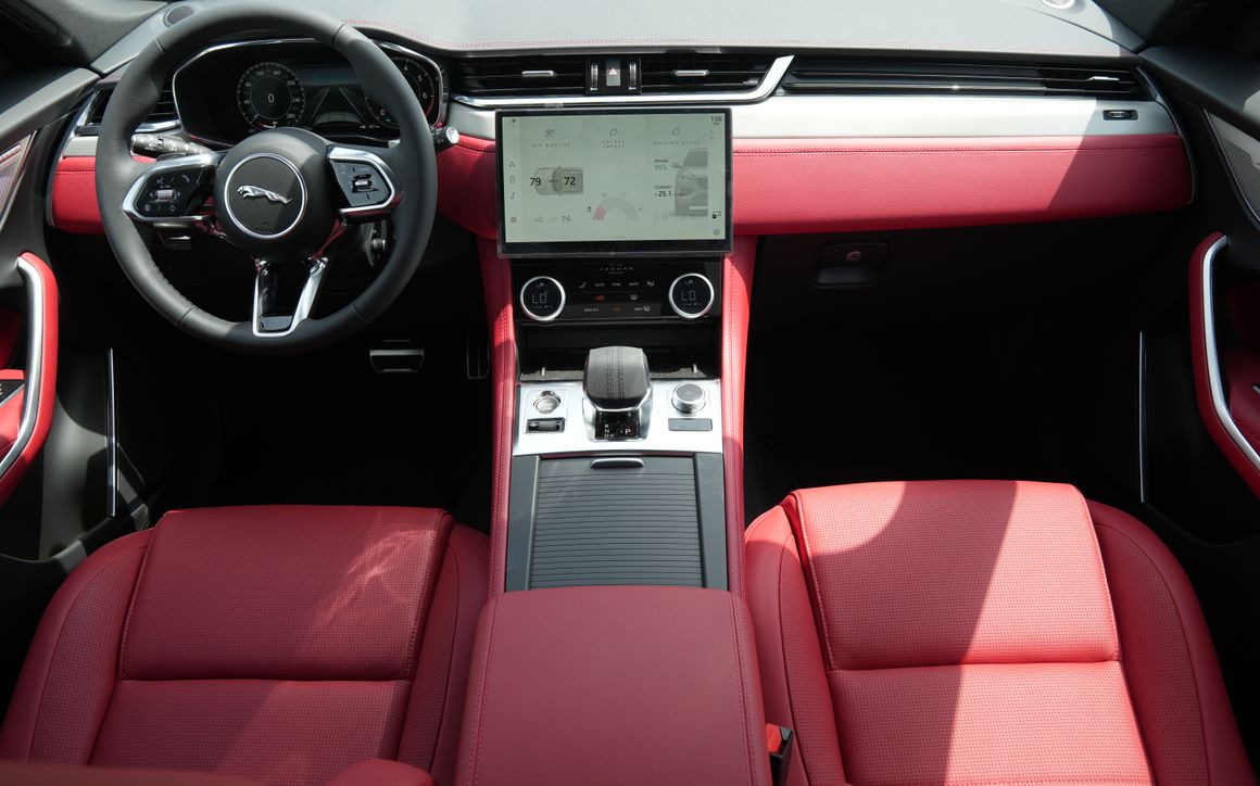 JAGUAR F-PACE - image 7