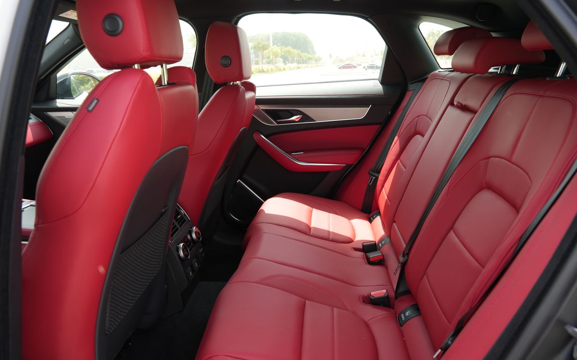JAGUAR F-PACE - image 9