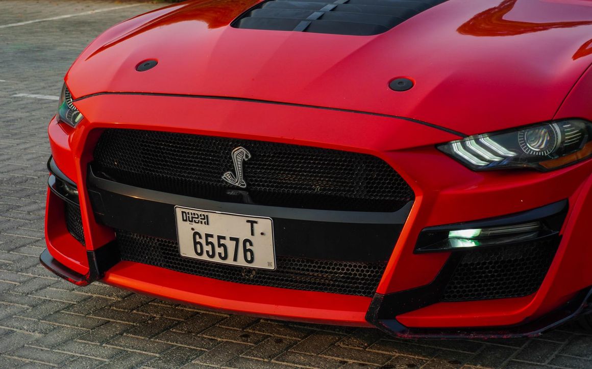 Ford Mustang - image 7