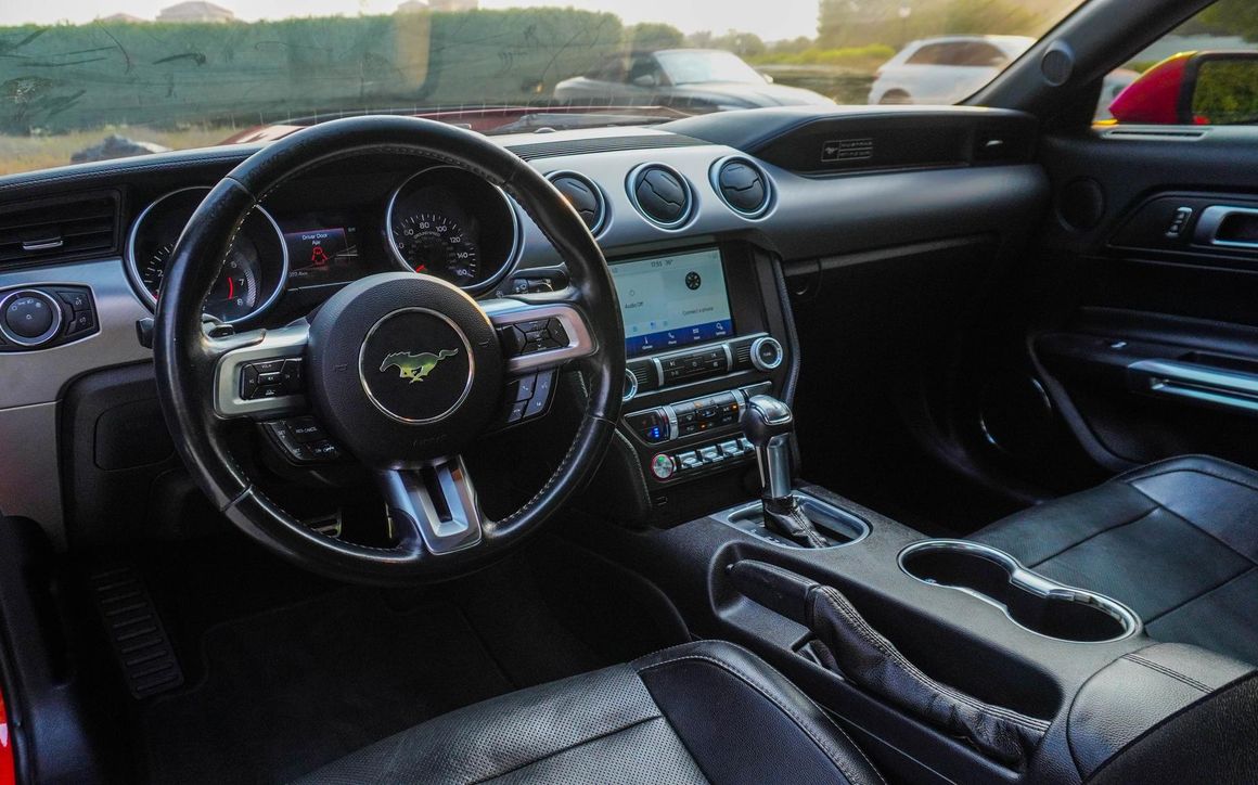 Ford Mustang - image 9