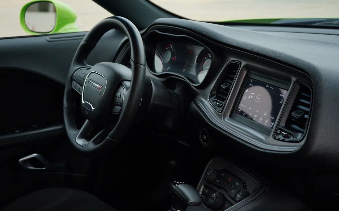 DODGE CHALLENGER - image 5