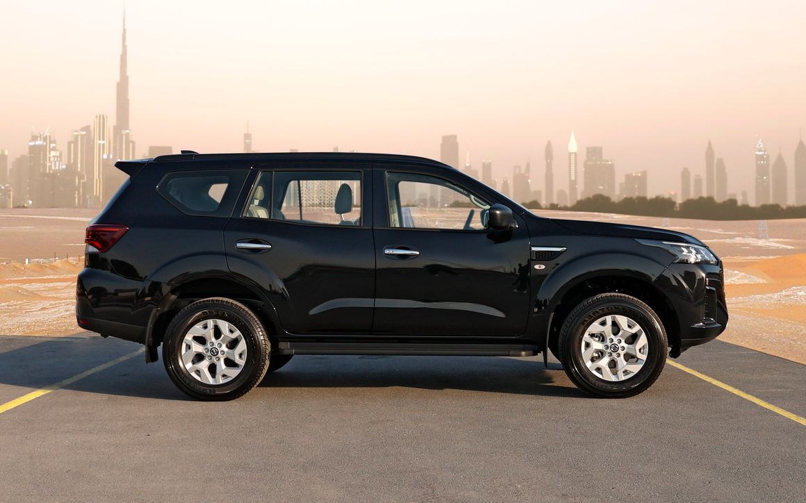 Nissan Xterra Black - image 5