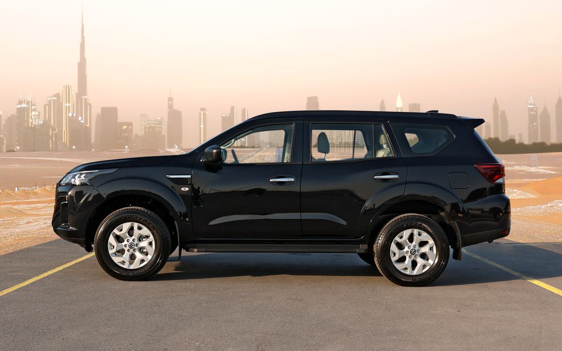Nissan Xterra Black - image 2
