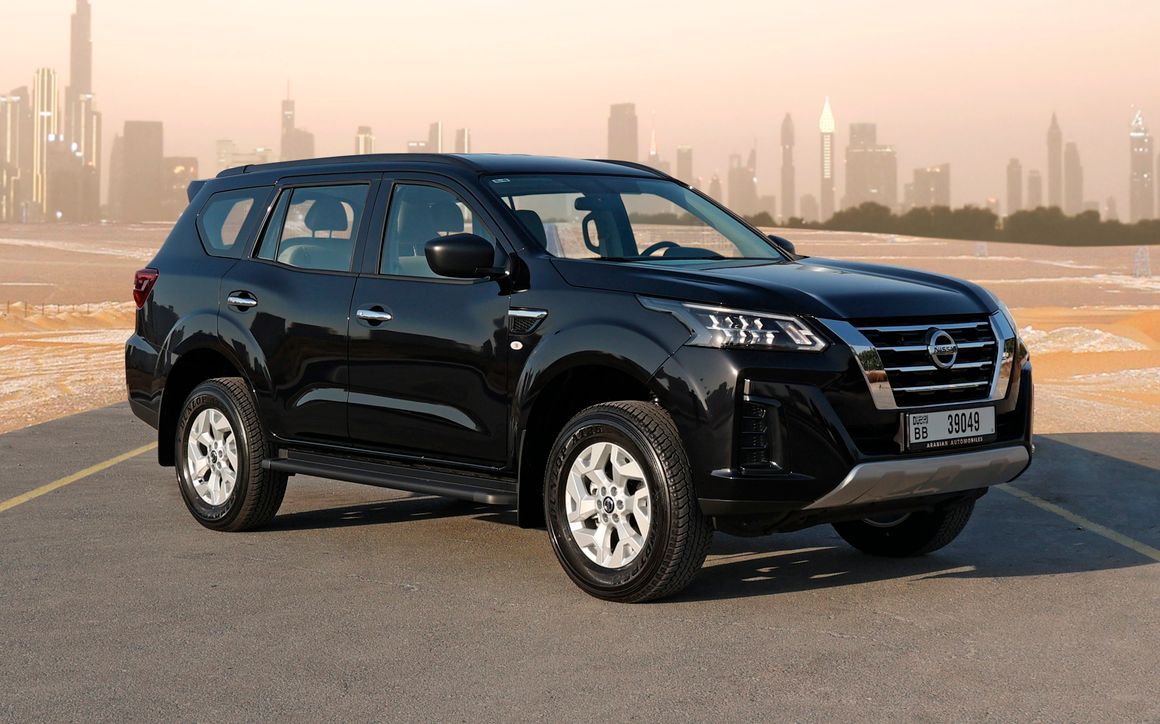 Nissan Xterra Black - image 4