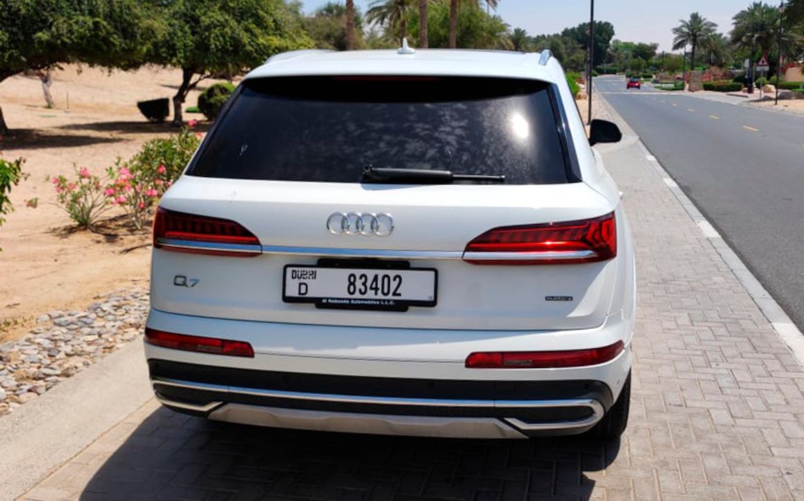 Audi Q7 - image 6