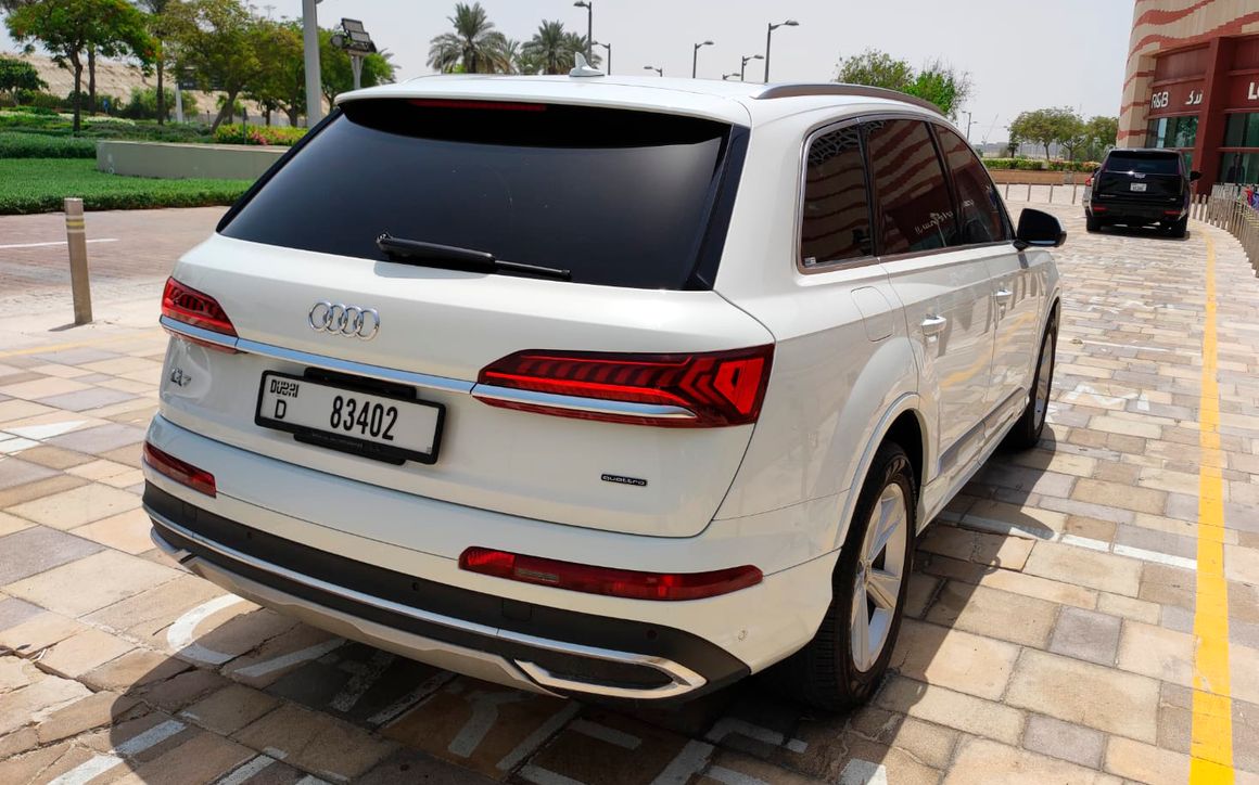Audi Q7 - image 5