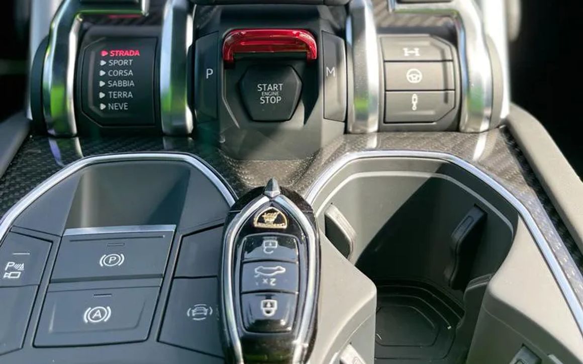 LAMBORGHINI URUS MY20 - image 13