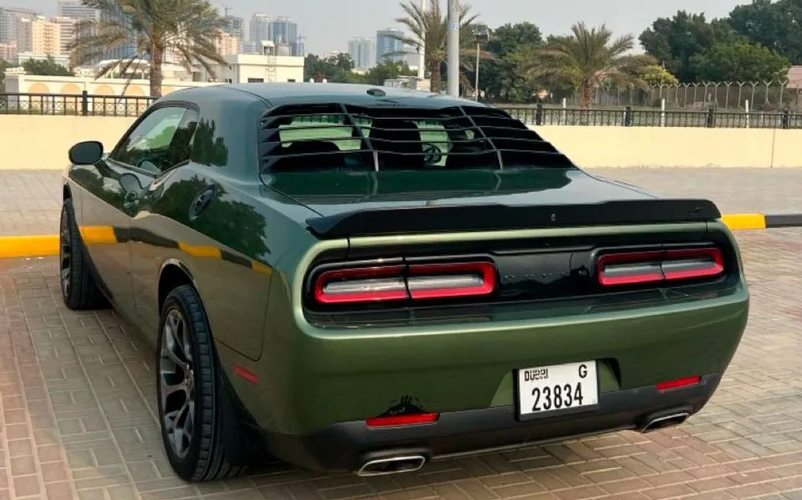 Dodge Challenger - image 7