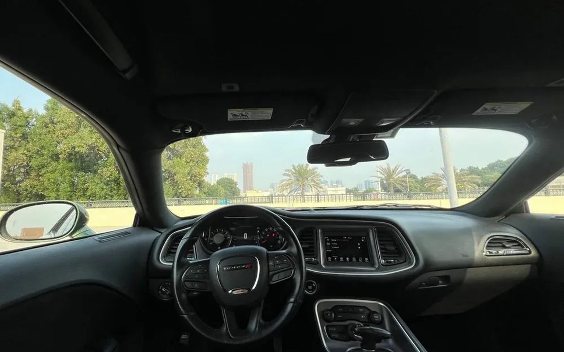 Dodge Challenger - image 9