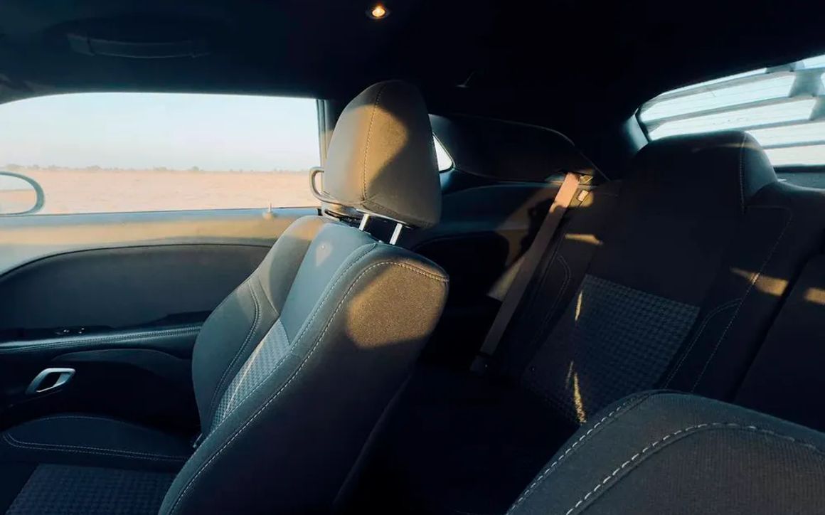 Dodge Challenger - image 11