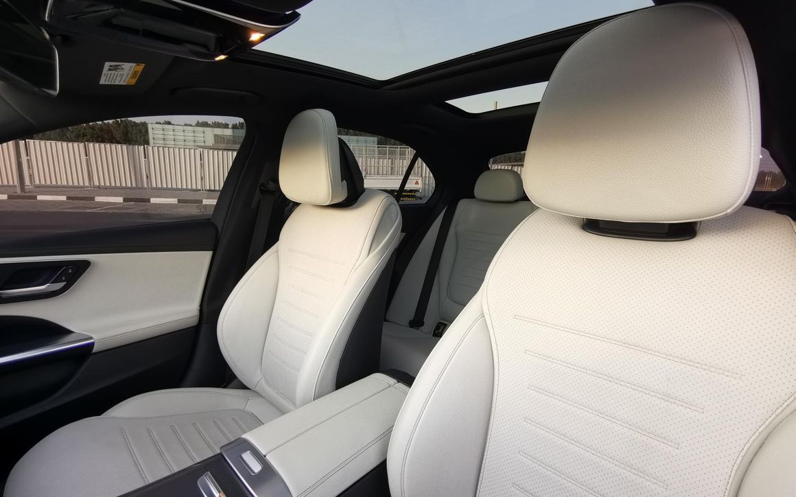 MERCEDES C300 - image 12