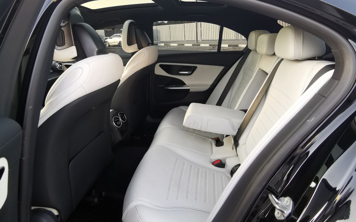 MERCEDES C300 - image 9