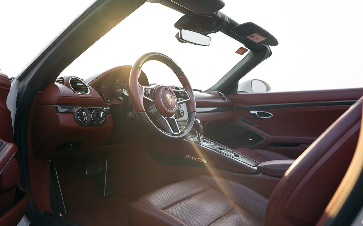 PORSCHE BOXSTER 718 - image 9