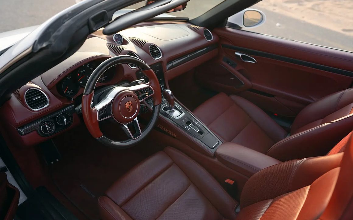 PORSCHE BOXSTER 718 - image 8