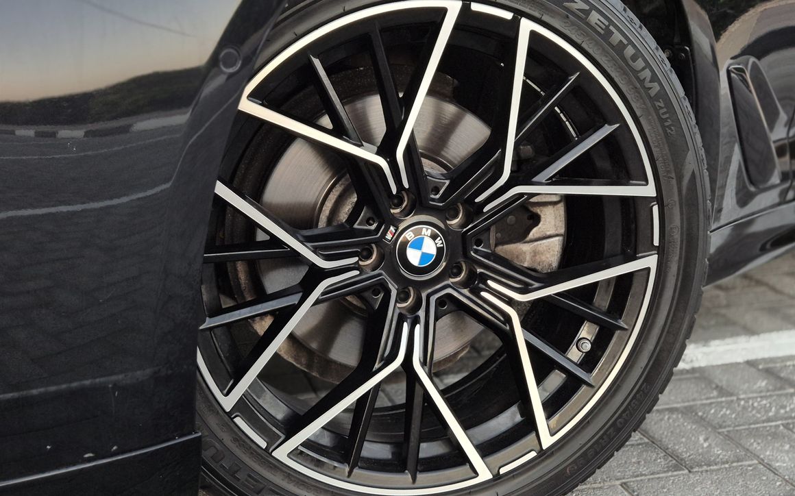 BMW 520i - image 4