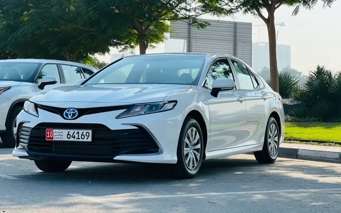 TOYOTA CAMRY HYBRID - image 1