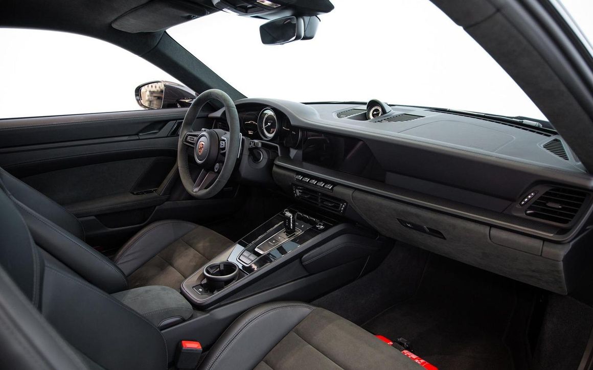 PORSCHE 911 CARRERA GTS - image 7