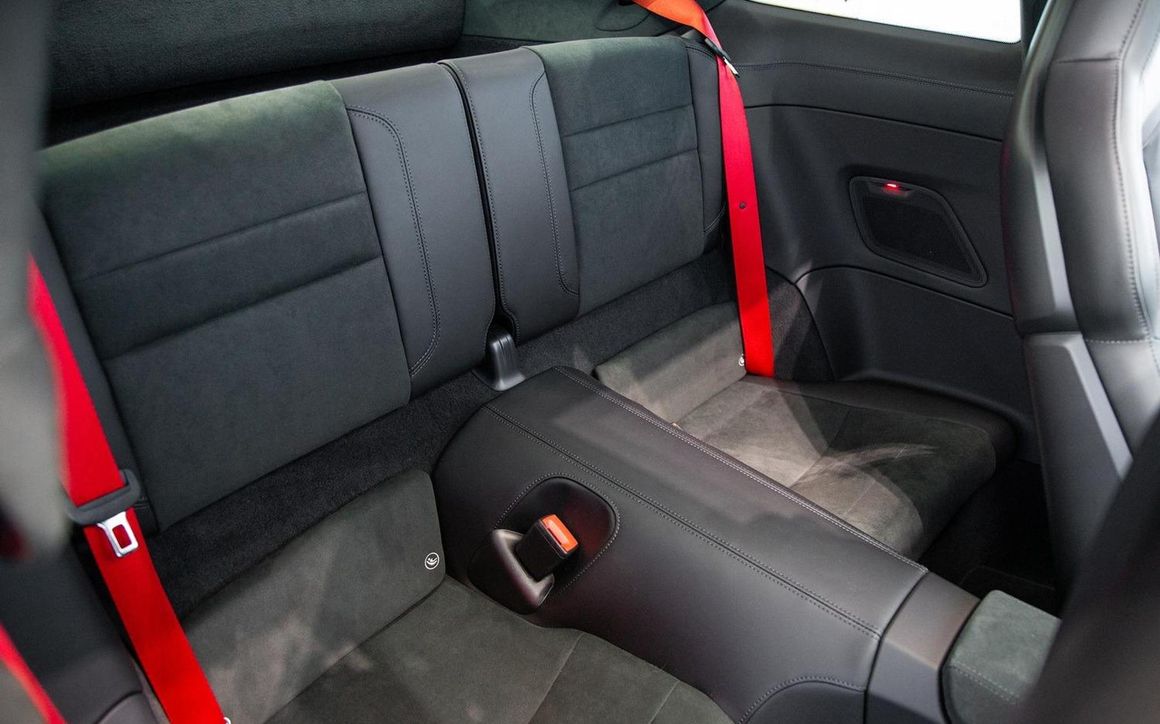 PORSCHE 911 CARRERA GTS - image 9
