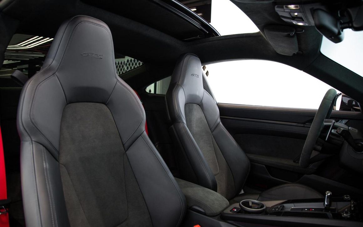 PORSCHE 911 CARRERA GTS - image 8