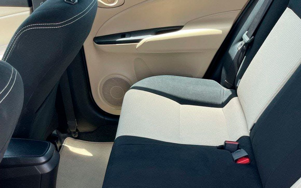 TOYOTA YARIS - image 5