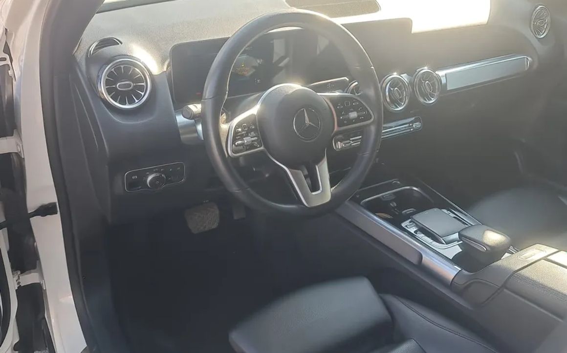 MERCEDES GLB-250 - image 7