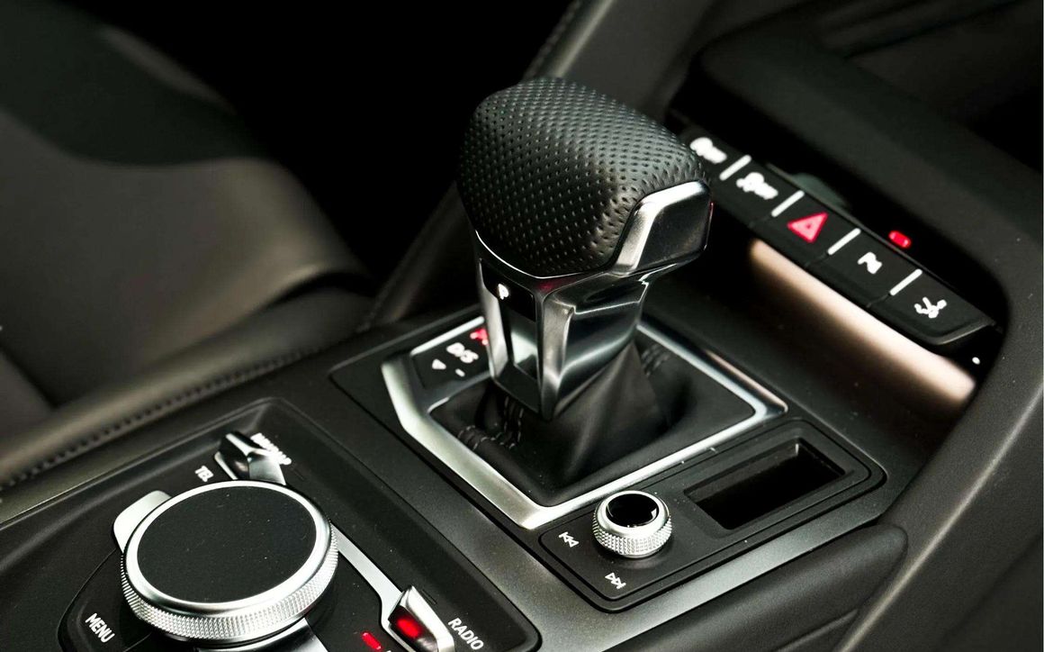 AUDI R8 V10 Coupe - image 9