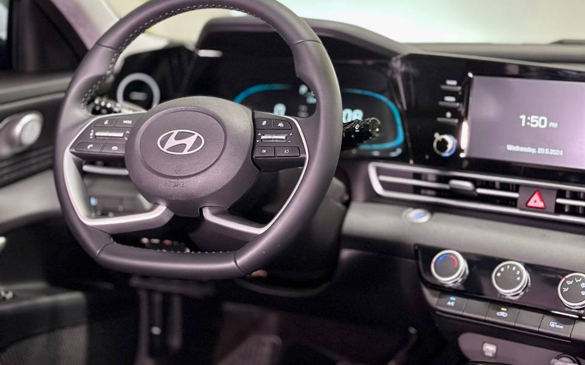Hyundai Elantra - image 6