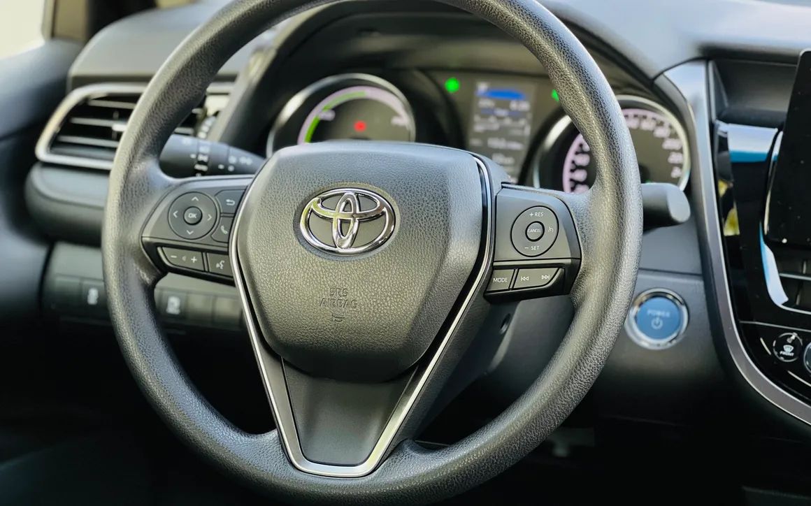 TOYOTA CAMRY HYBRID - image 8