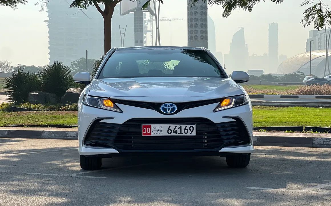 TOYOTA CAMRY HYBRID - image 2