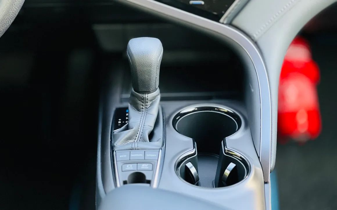 TOYOTA CAMRY HYBRID - image 10