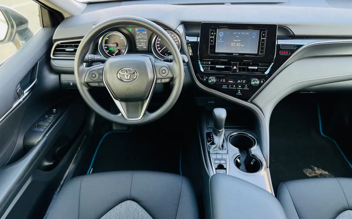 TOYOTA CAMRY HYBRID - image 7