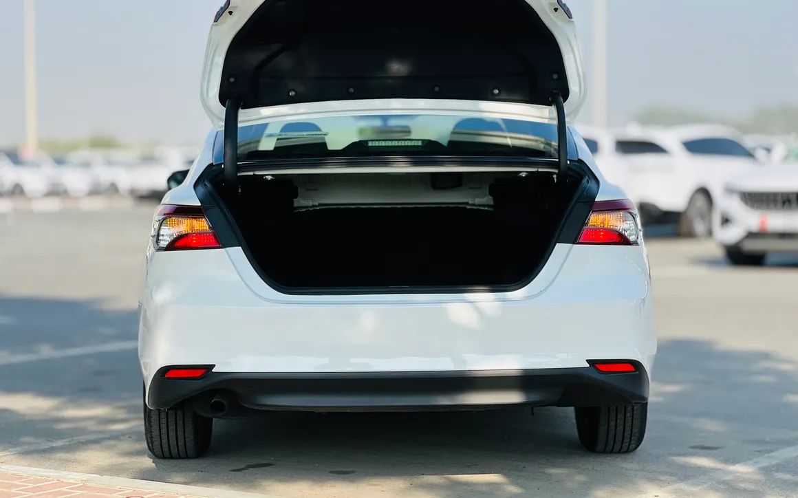 TOYOTA CAMRY HYBRID - image 5