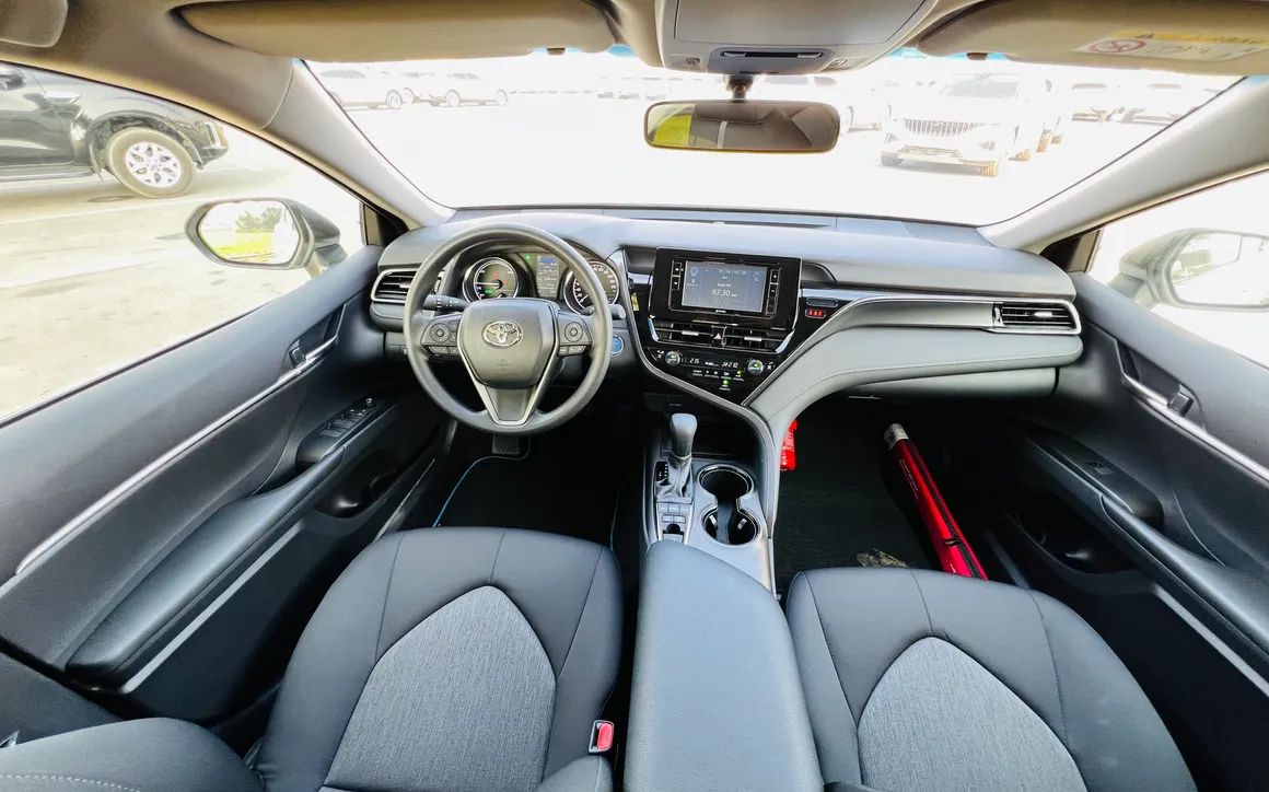 TOYOTA CAMRY HYBRID - image 6