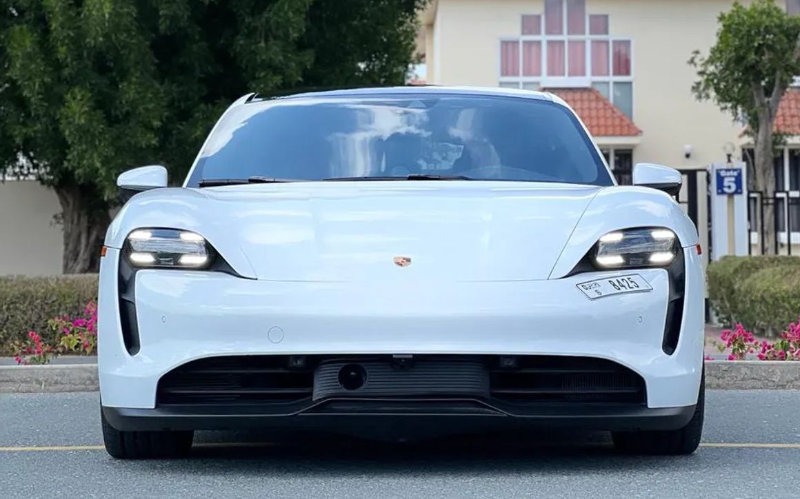 PORSH TAYCAN 4S - image 3
