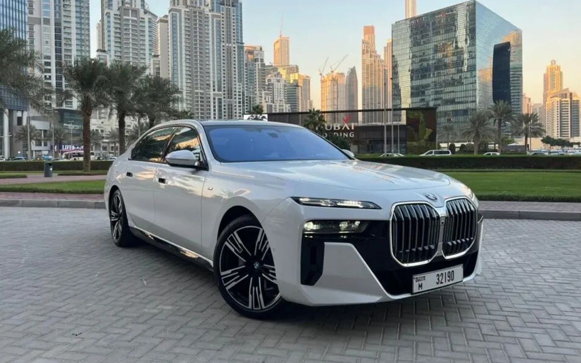 BMW 735i - image 1