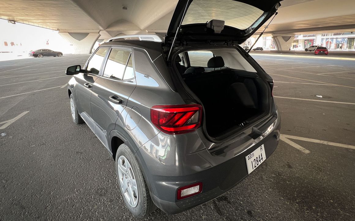 Hyundai Venue - image 6