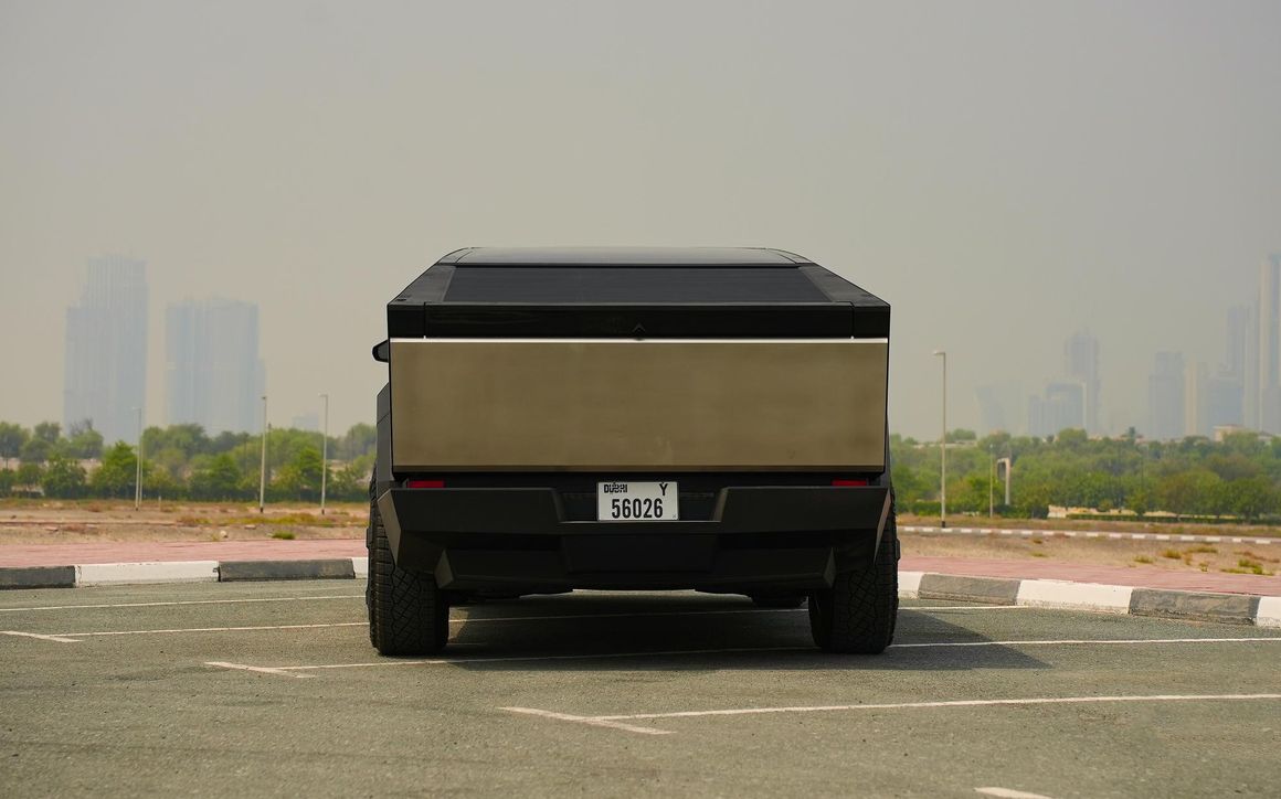 Tesla Cybertruck - image 4