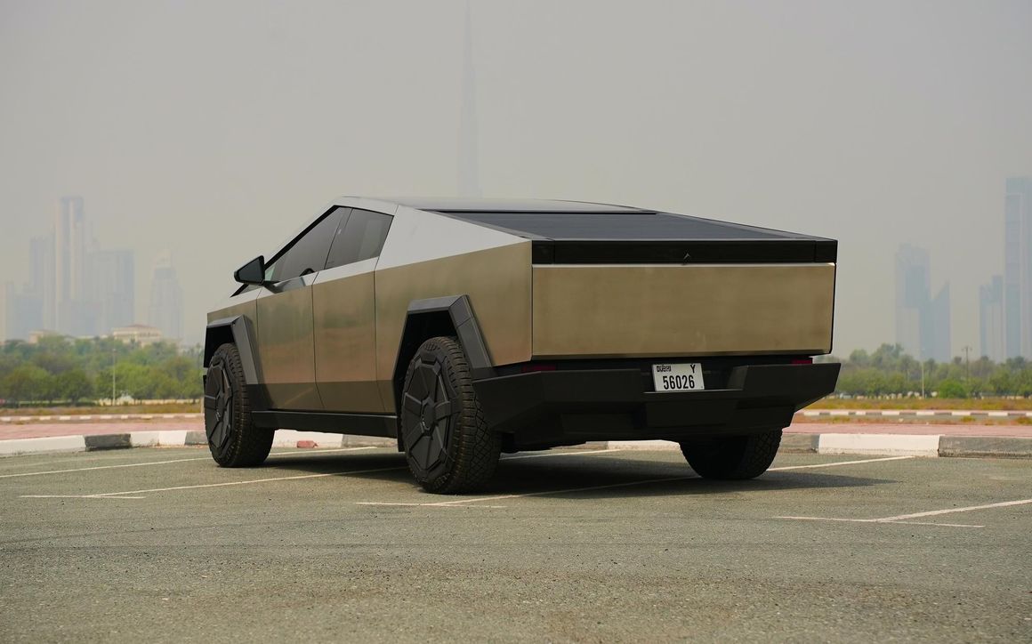 Tesla Cybertruck - image 3