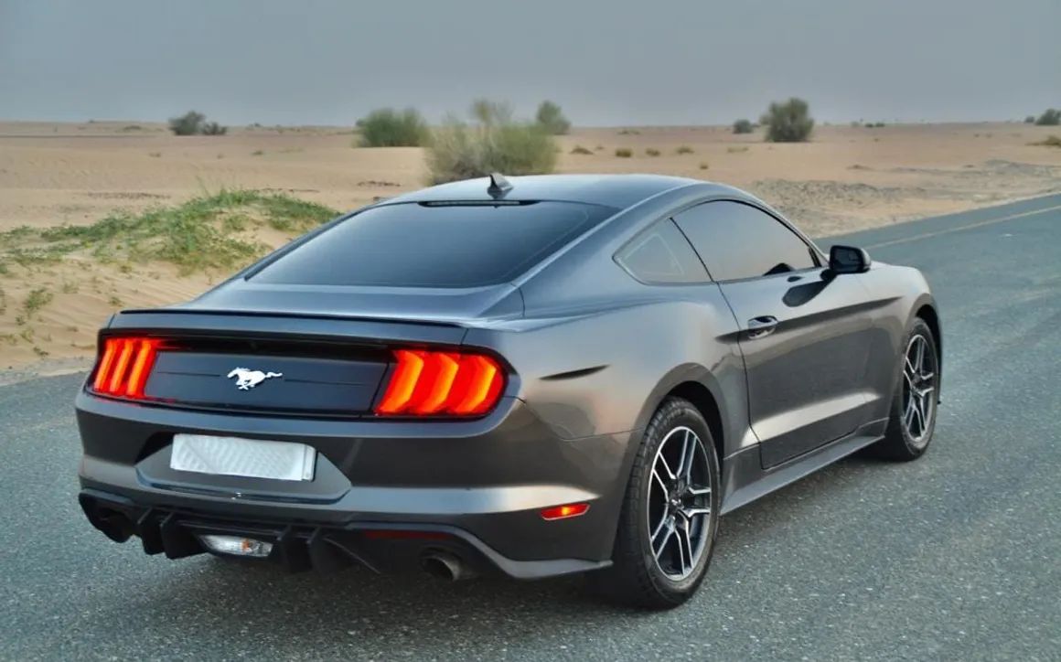 Ford Mustang - image 8