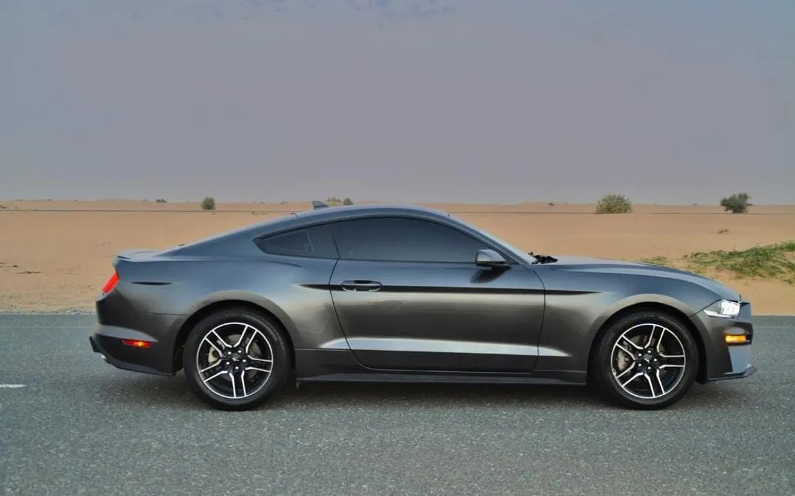 Ford Mustang - image 5
