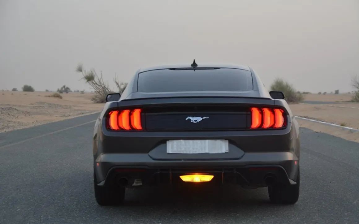 Ford Mustang - image 7