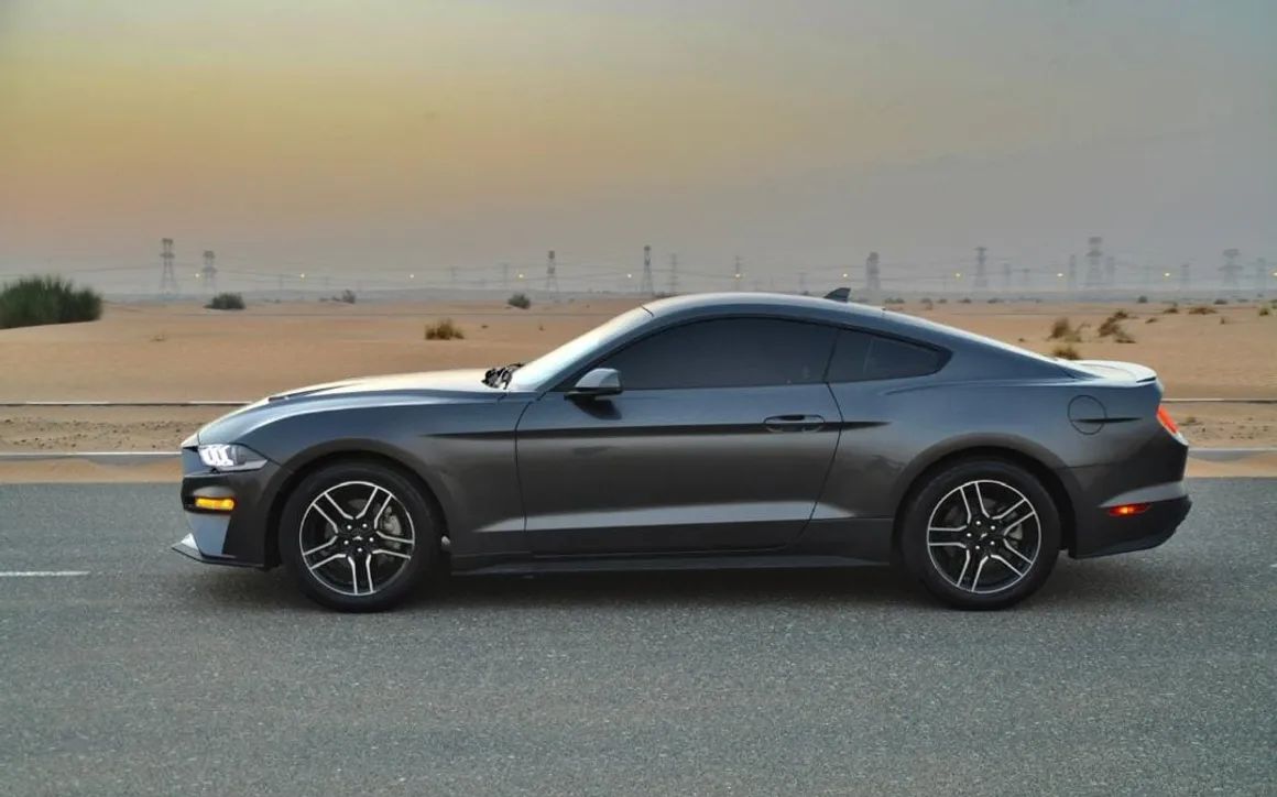 Ford Mustang - image 2