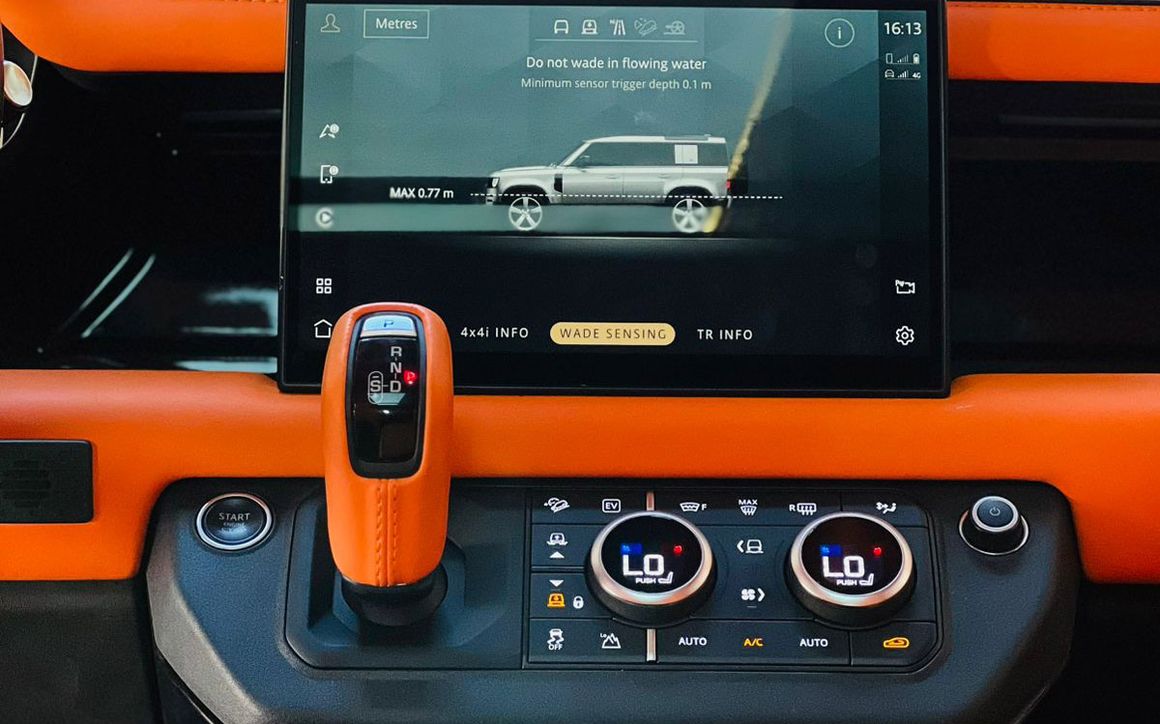 LAND ROVER DEFENDER - image 9