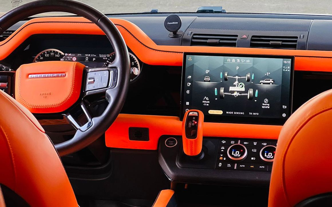 LAND ROVER DEFENDER - image 6