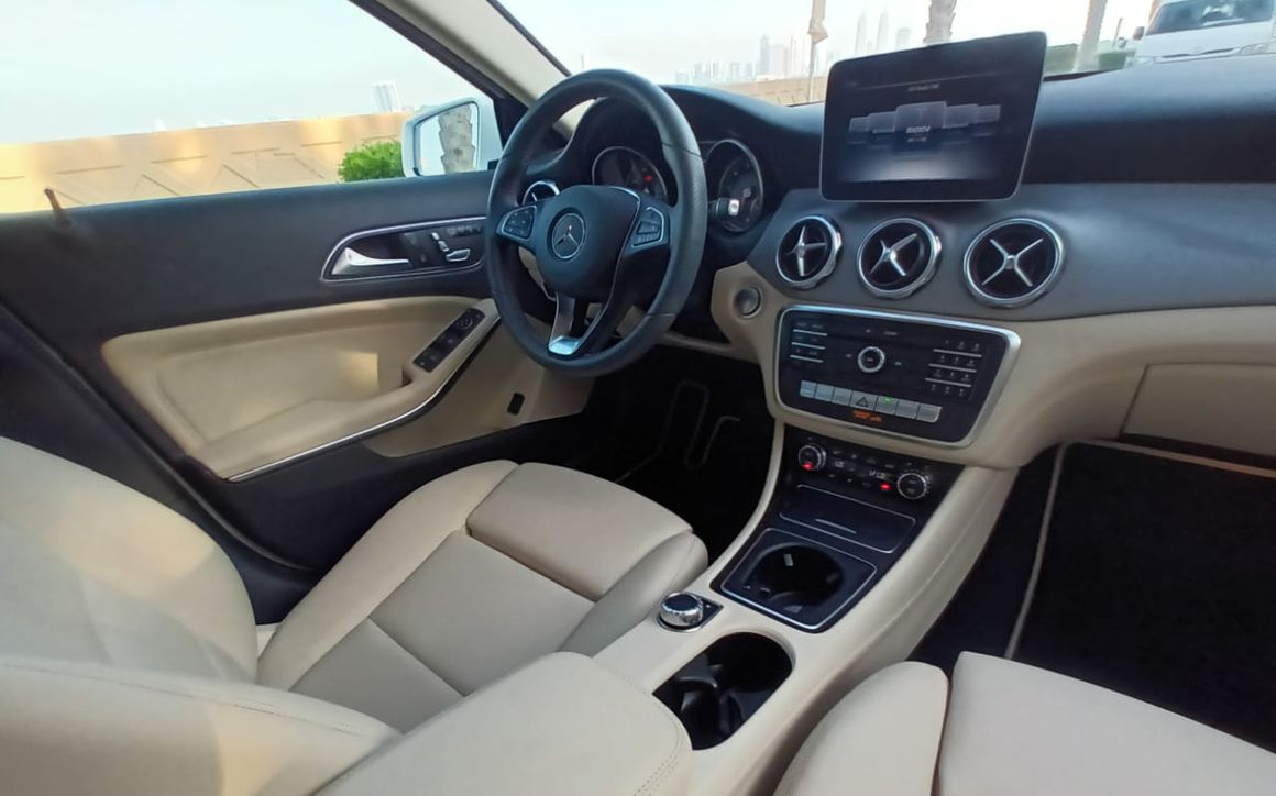 MERCEDES GLA250 - image 12