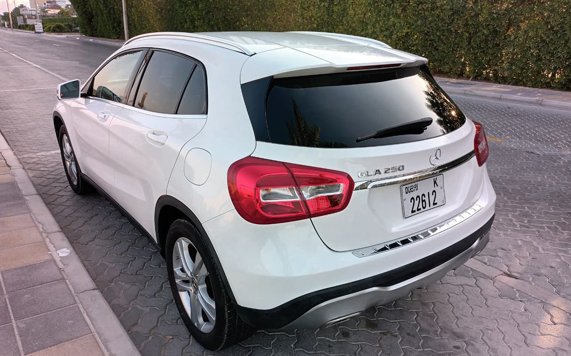 MERCEDES GLA250 - image 8